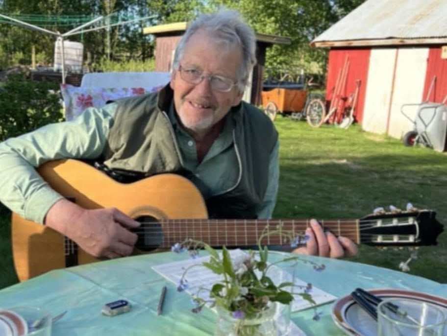 Eilert Kolberg med gitaren